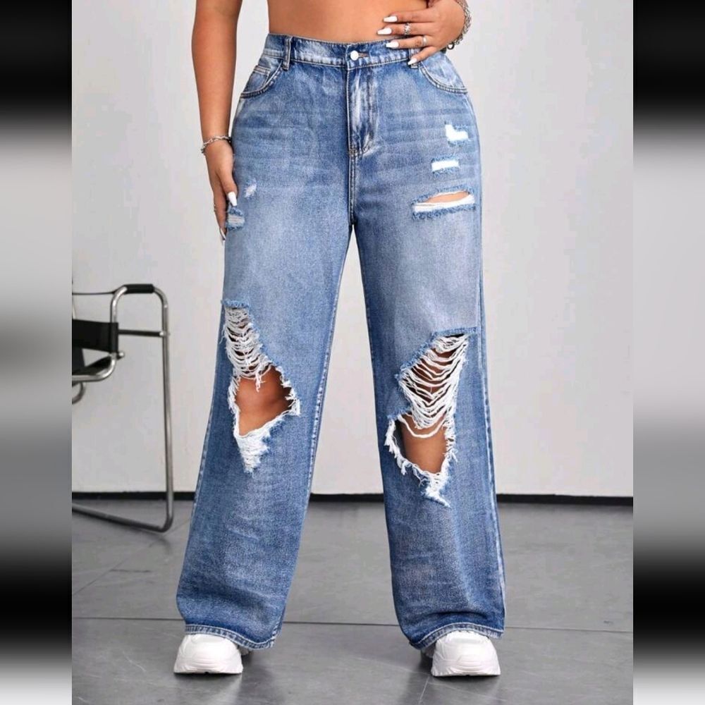 Women's Plus Size Super trendy wide leg Distressed Jeans sz 2x - Picture 2 of 5